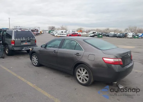 2007 Toyota Camry Xle V6 z USA, uszkodzony, nr VIN 4T1BK46K17U557338